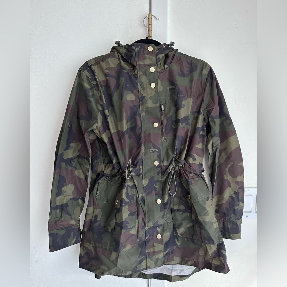 NWT J.Crew rain jacket in Camo size small.